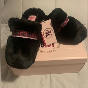 Juicy black plush slippers